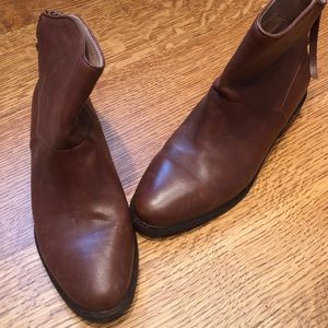 UGG brown leather booties excellent condition
